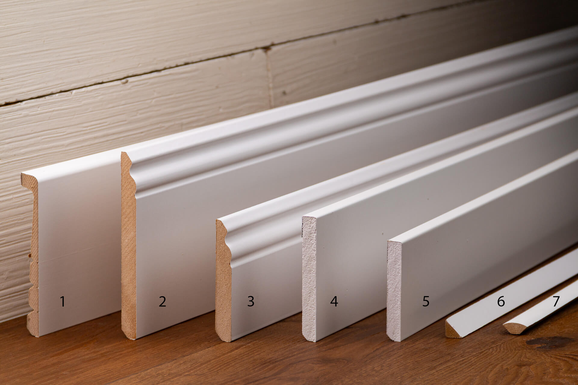 Plinthe, quart de rond et contre plinthe blanche revêtue