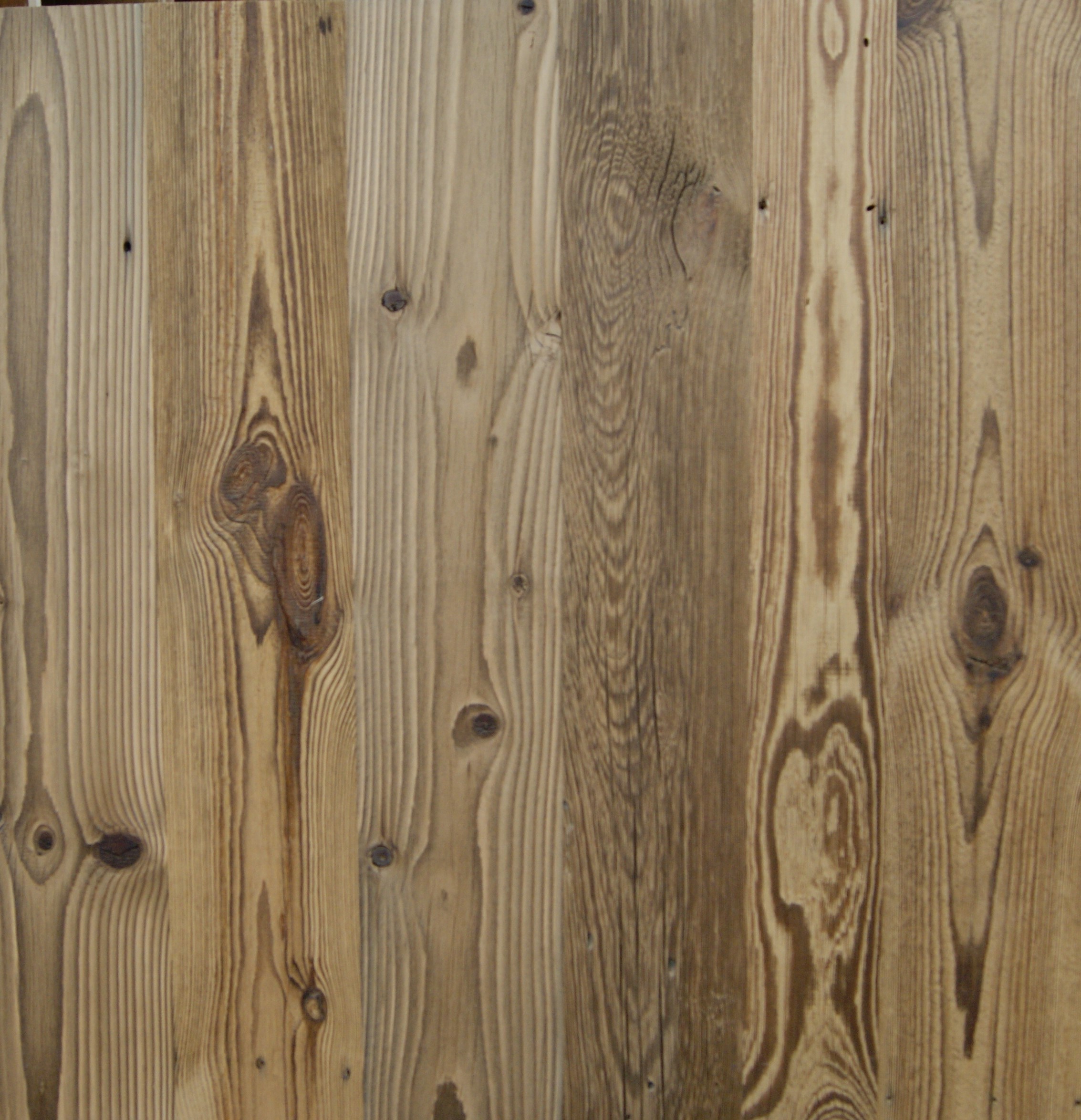 bardage bois vieux brun clair R/L brulé par la soleil