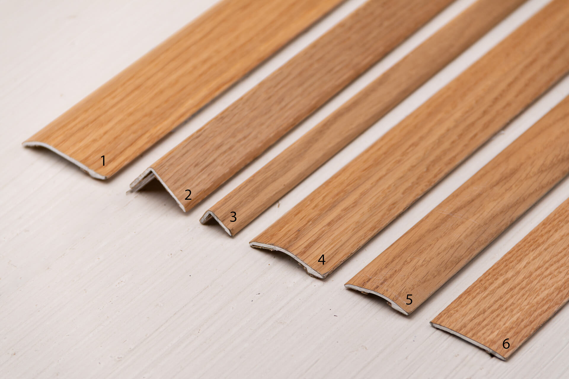 Seuil aluminium revêtue placage chêne brut, verni ou assorti